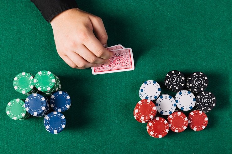 Pengguna Indonesia membaca Klub VIP di ponsel